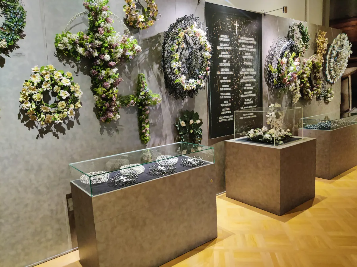 Wience pogrzebowe z krypty w Sieniawie na ekspozycji w Muzeum Czartoryskich w Pulawach fot Dominika Rodzoch Mlodkowska 1