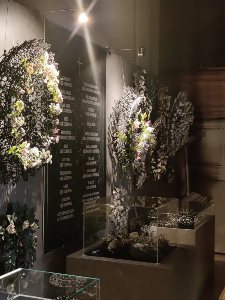 Wience pogrzebowe z krypty w Sieniawie na ekspozycji w Muzeum Czartoryskich w Pulawach fot Dominika Rodzoch Mlodkowska